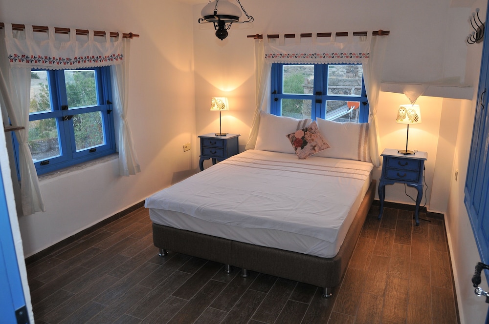 Double Room, Corner photo 1