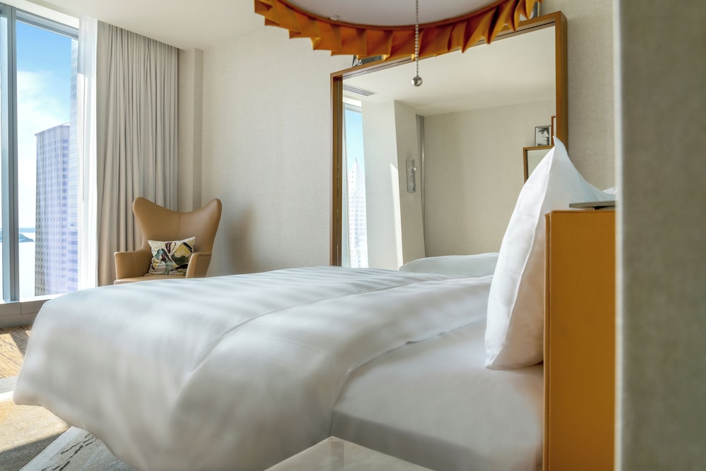 Superior Room, 1 King Bed, City View