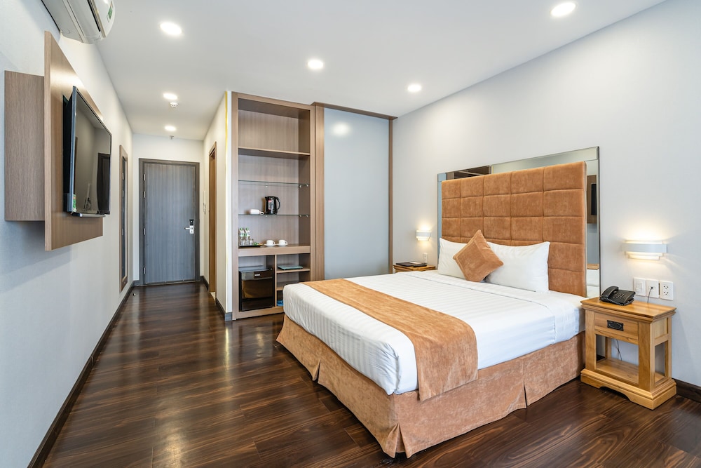 Deluxe Double Room, 1 Queen Bed, Non Smoking, City View photo 3