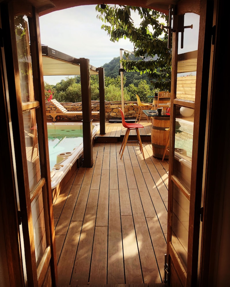 Romantic House, Ensuite, Valley View (- De Charme)