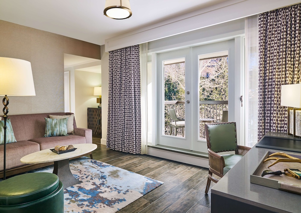 Junior Suite, 1 King Bed with Sofa bed