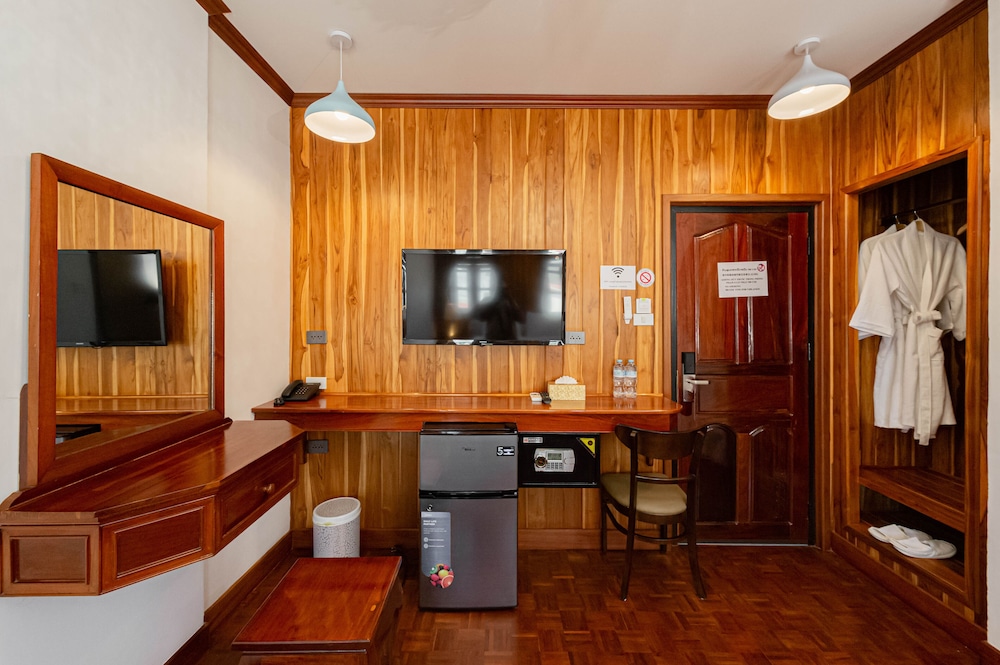 Family Room - Photo 2