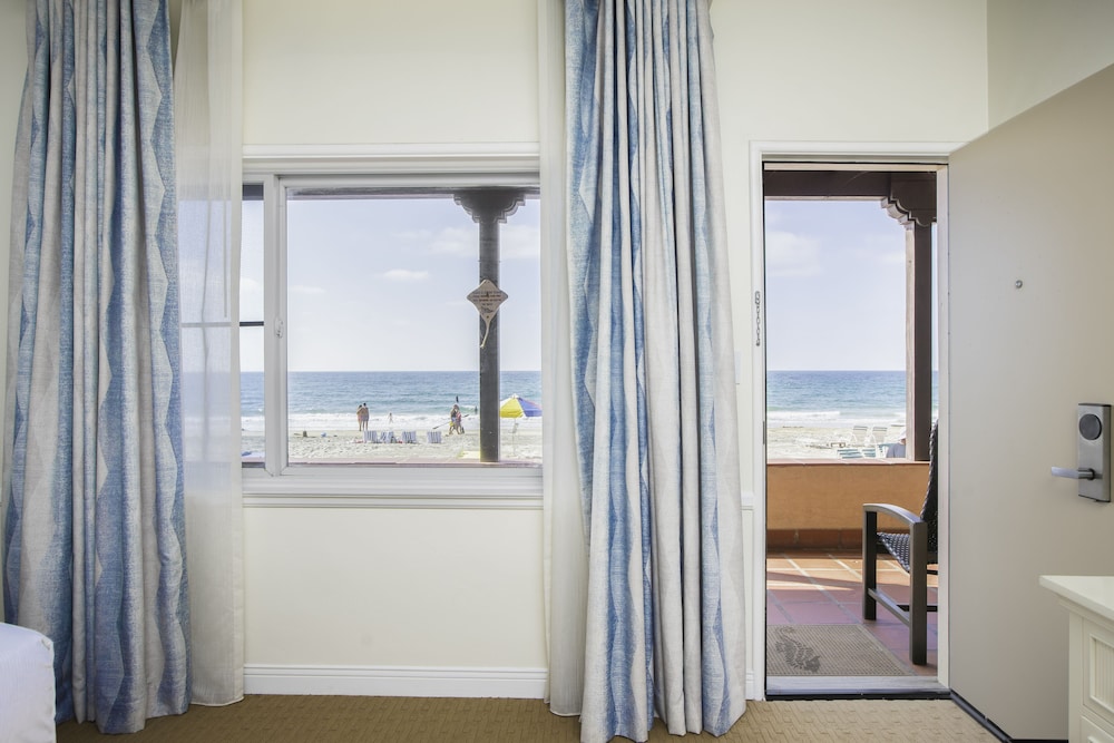 Suite, 3 Twin Beds, Kitchen, Ocean View (Beachfront 2 Bedroom Suite with Kitch) photo 3