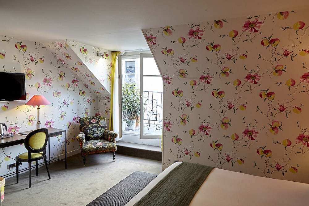 Deluxe Double Room with Balcony photo 1