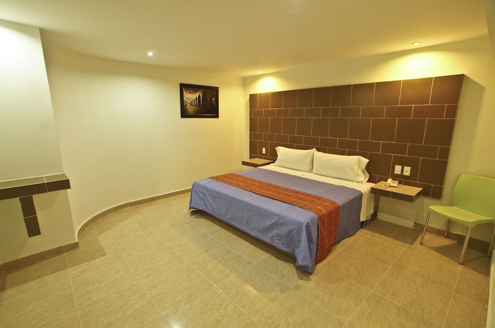 Superior Suite, 1 King Bed photo 2