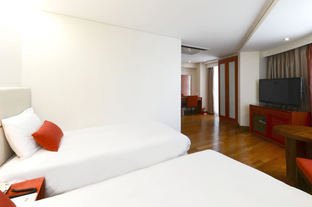 Deluxe Twin Room, Corner - Photo 8
