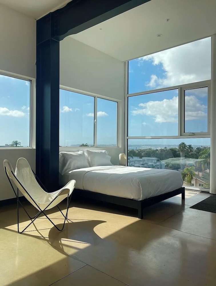 Panoramic Room - Photo 4