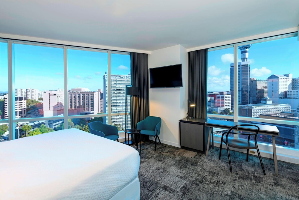 Room, 1 King Bed, Tower photo 1