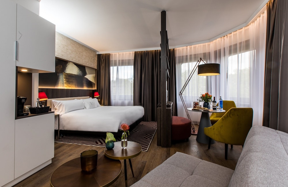 Superior Room, City View (Space)