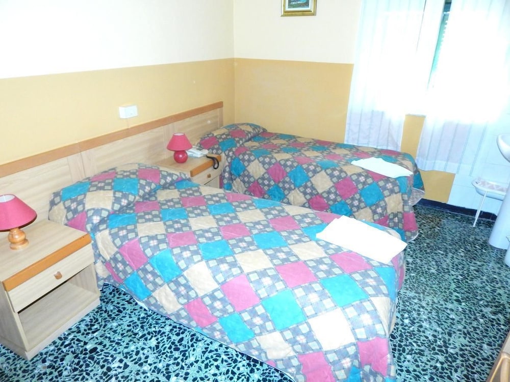 Twin Room, 2 Twin Beds photo 2