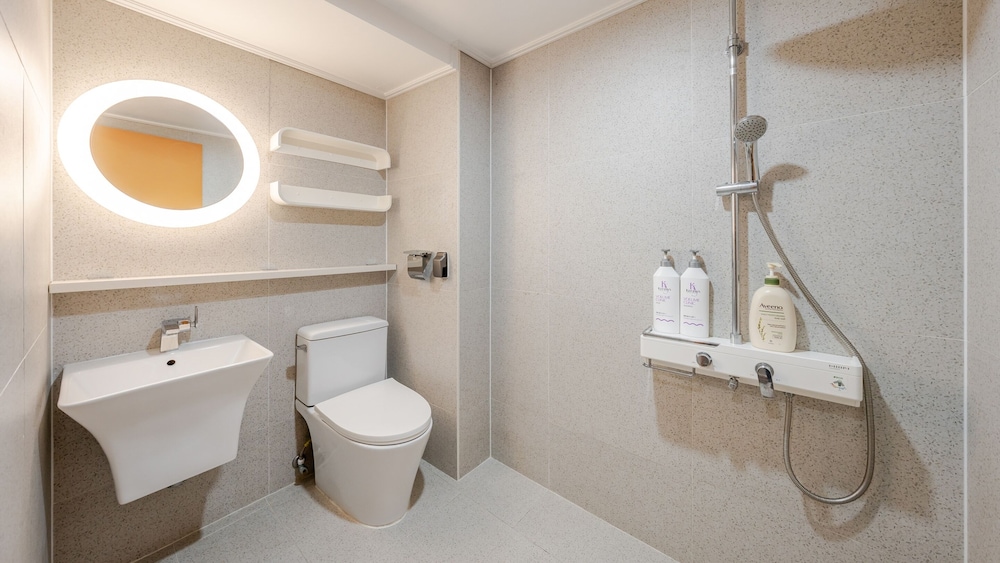 Basic Room, 1 Bedroom (Room B301 (Couple/Family Room)) - Photo 14