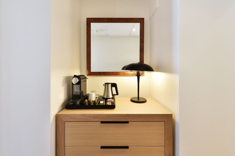 Suite - Photo 1