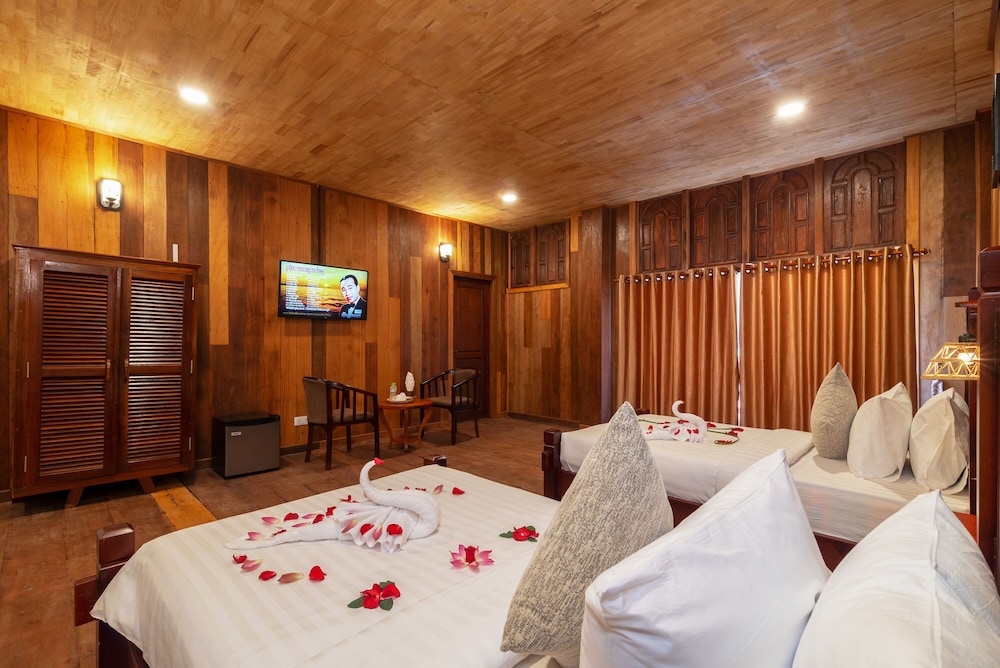 Family Triple Room, Balcony, Pool View