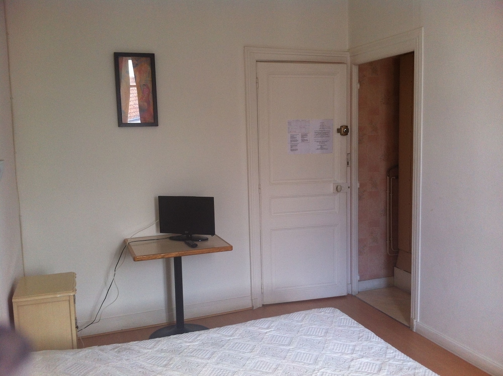 Economy Double Room photo 3