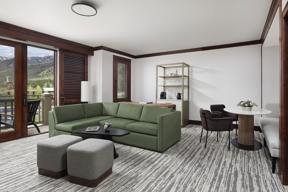 Suite, 1 Bedroom, Mountain View - Photo 2