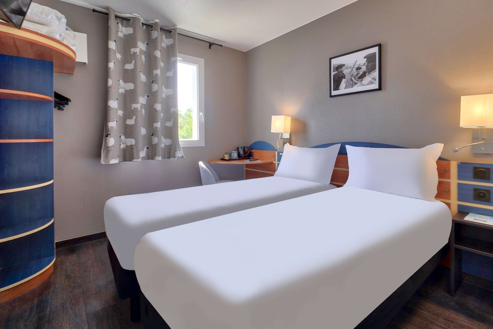 Standard Room, 2 Twin Beds photo 3