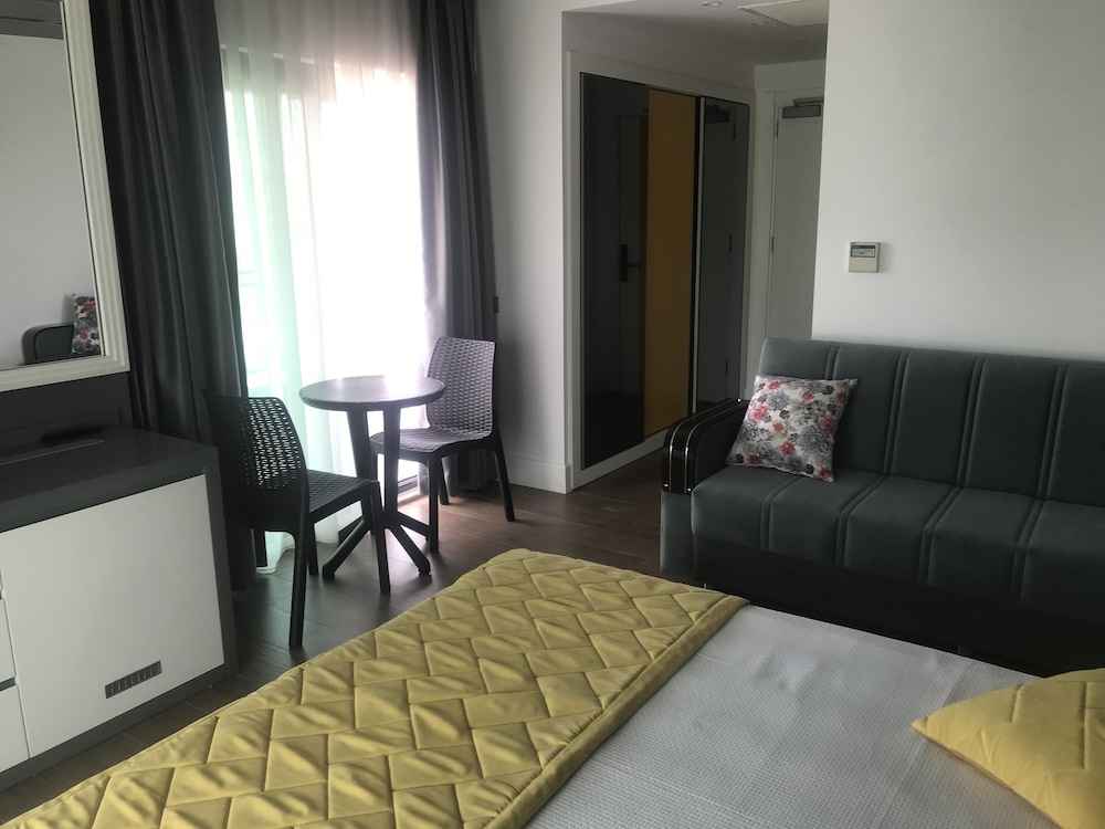 Deluxe Double Room - Photo 20