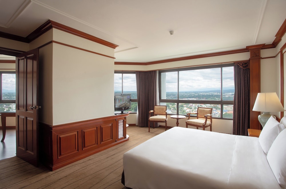 Grand Suite, 1 King Bed, River View - Photo 4