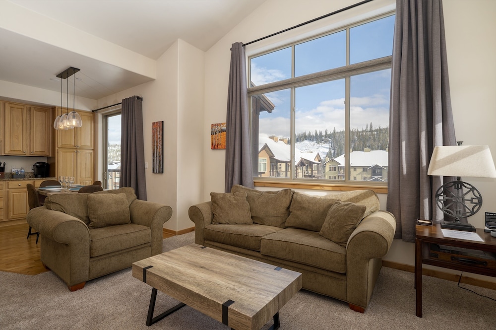 Condo, 1 Bedroom photo 1