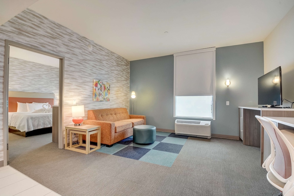 Suite, 1 King Bed, Accessible (Hearing) - Photo 1