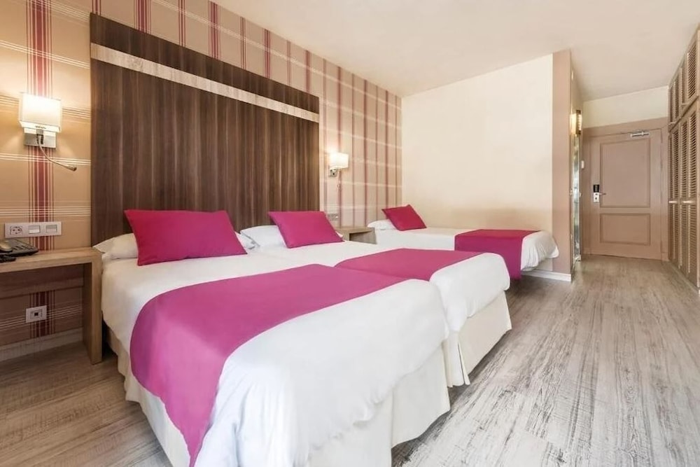 Superior Room, Pool View (1 adult + 2 children) - Photo 2