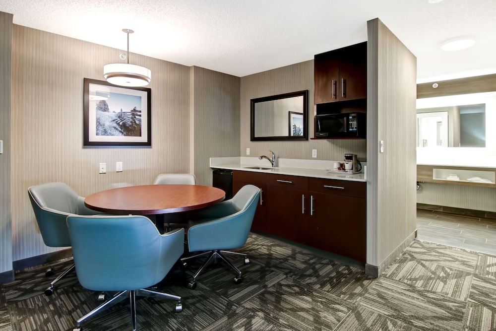Suite, 1 King Bed, Non Smoking - Photo 3