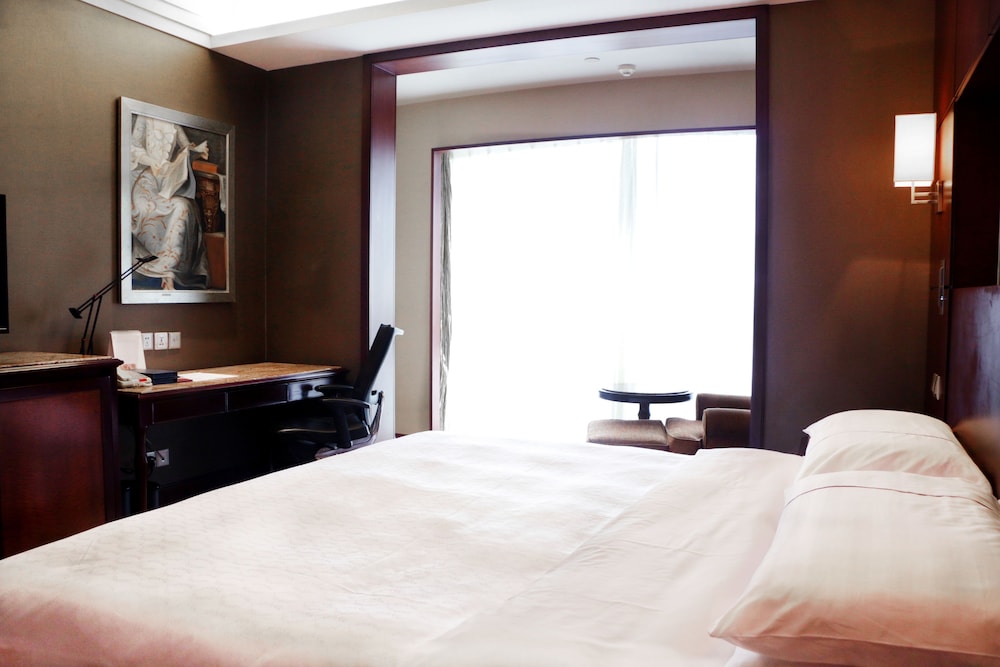 Superior Room, 1 King Bed - Photo 5
