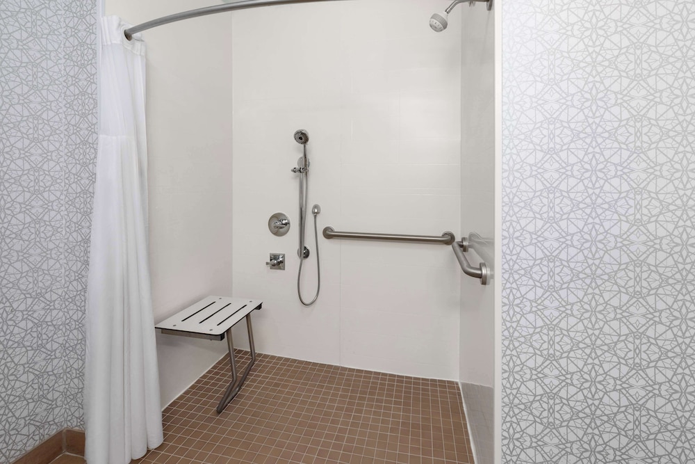Room, 1 King Bed, Accessible, Non Smoking - Photo 1