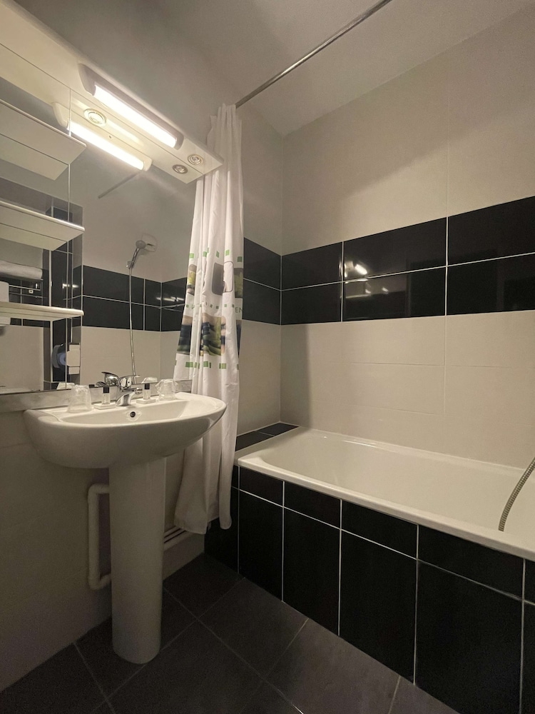 Standard Room, 2 Twin Beds - Photo 3