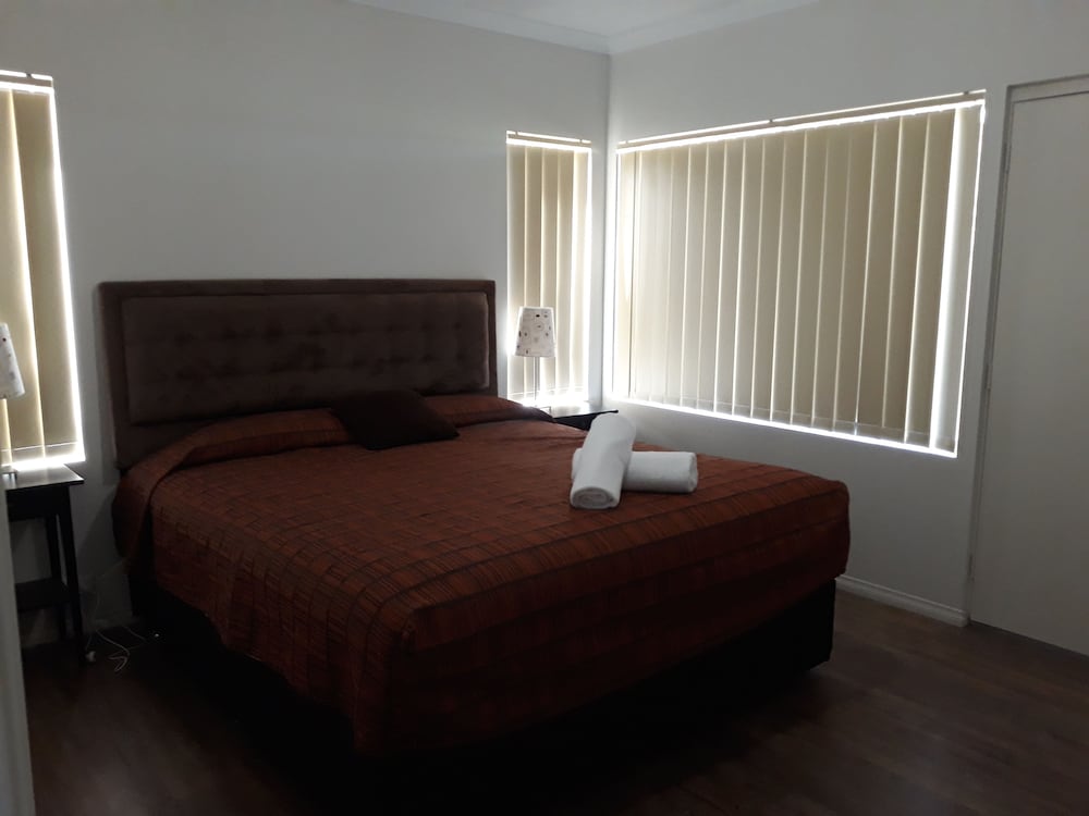 Deluxe Suite, 2 Bedrooms, Non Smoking, Kitchen (Spa Cottage Dlx) photo 1
