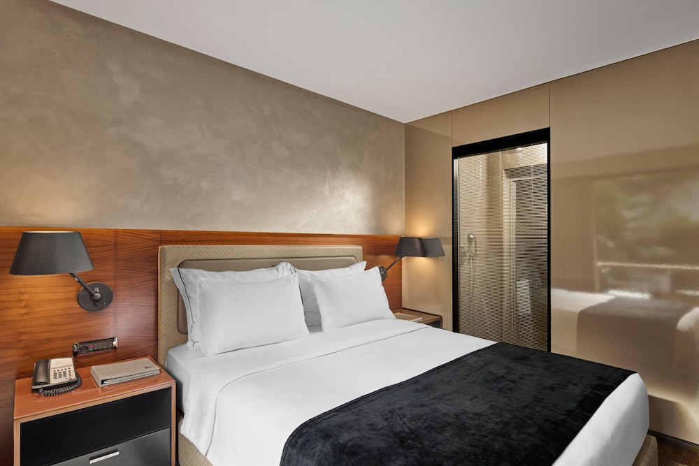 Deluxe Room, 1 Double Bed, Garden View