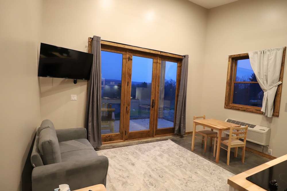 Deluxe Chalet, 1 King Bed, Accessible, Lake View photo 1