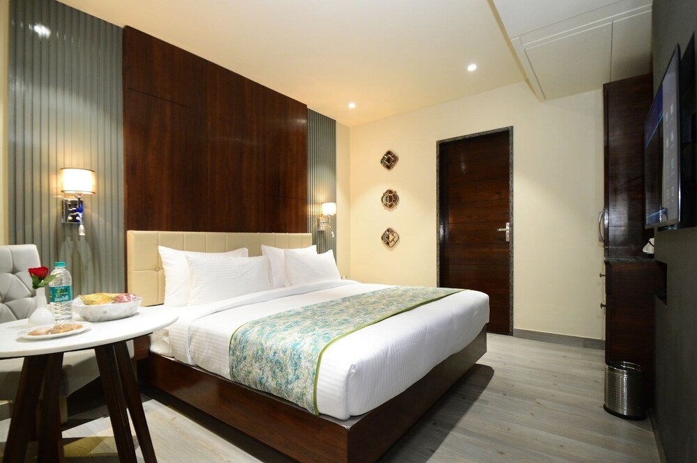 Silver Room
