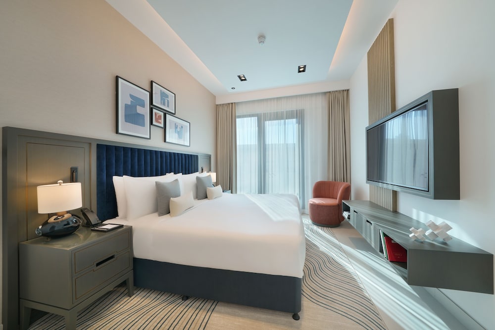 Luxury One Bedroom Apartment with Balcony
