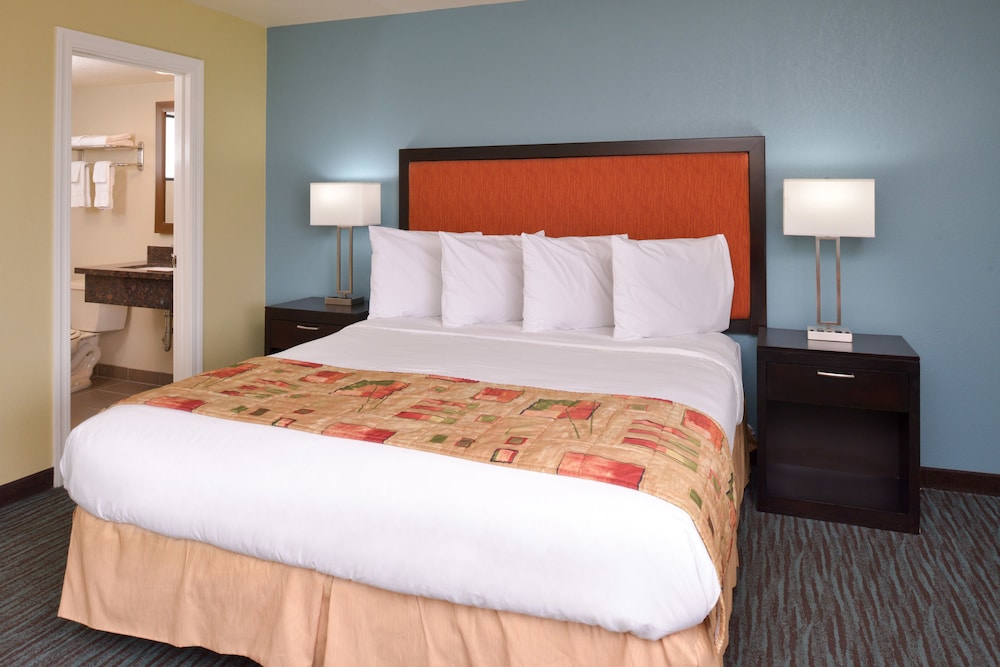 Standard Room, 1 Queen Bed - Photo 4