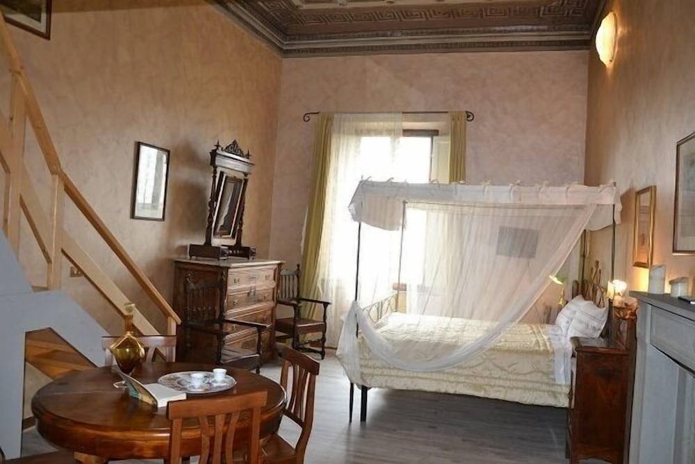 Suite, City View