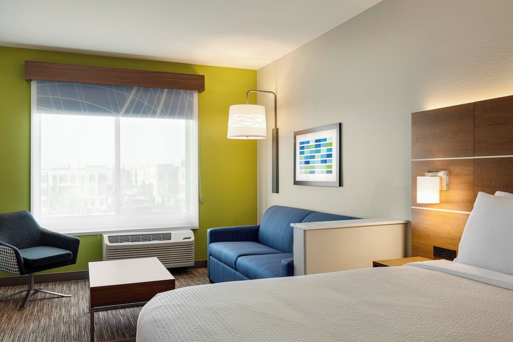 Suite, 1 King Bed, Accessible, Non Smoking (Communications) - Photo 4