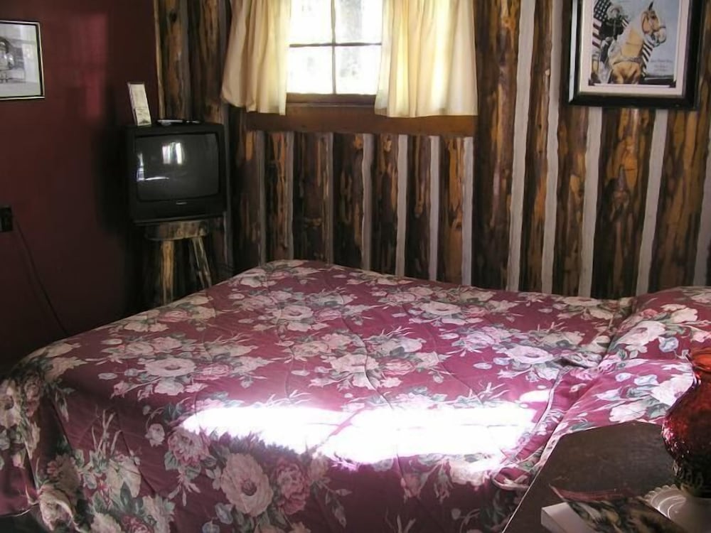 # 3, Roy Rodgers, 1 Bed