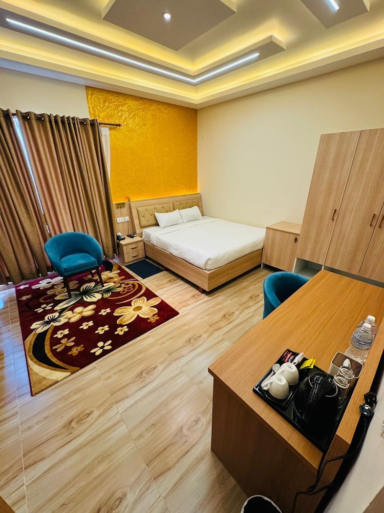 Royal Room photo 1