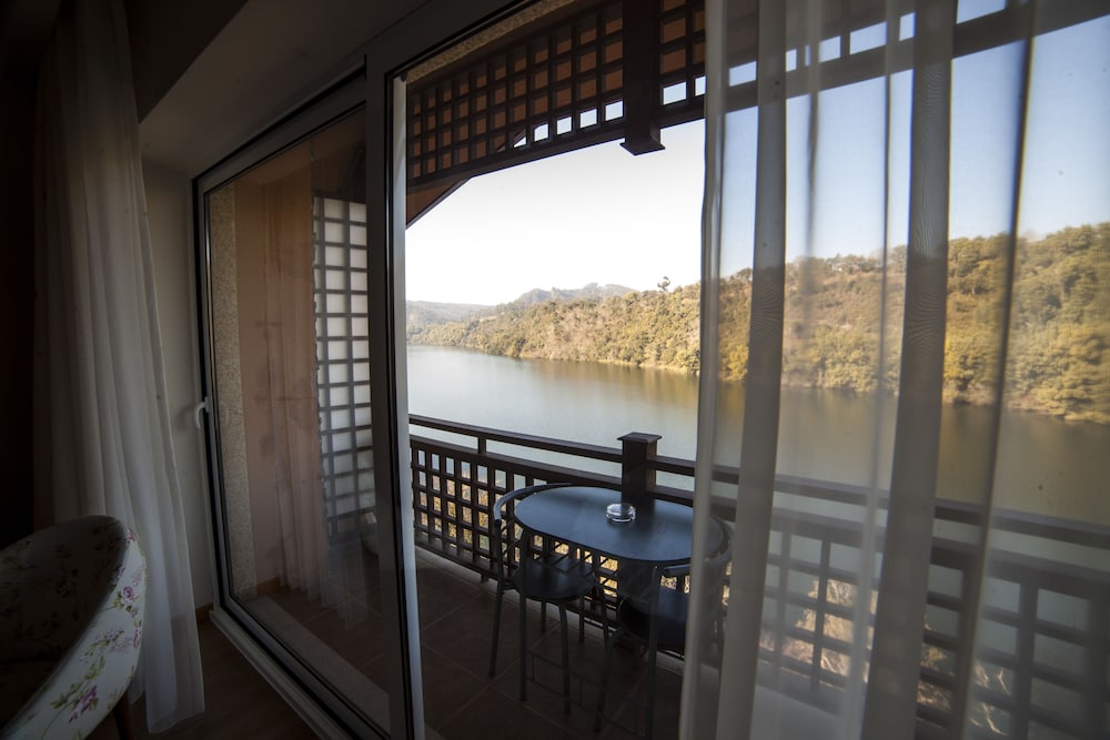 Panoramic Twin Room, River View photo 3