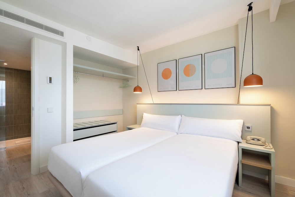 Sol Room with Lounge (2+1)