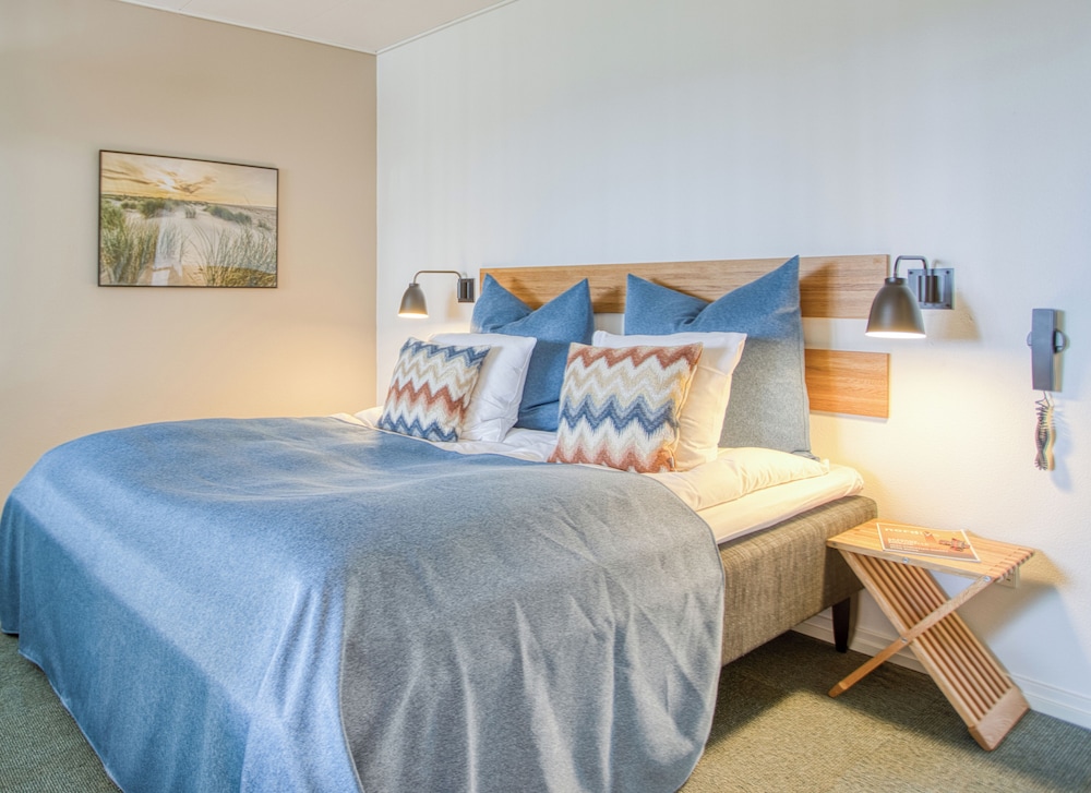 Junior Suite, 1 King Bed, Jetted Tub