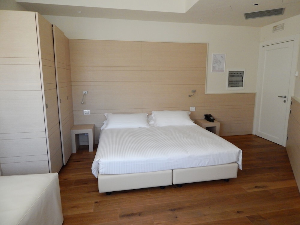 Business Double Room Single Use photo 2