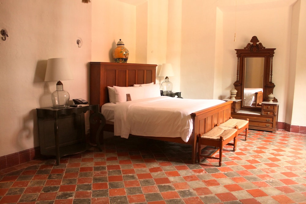 Deluxe Room, 1 King Bed photo 1