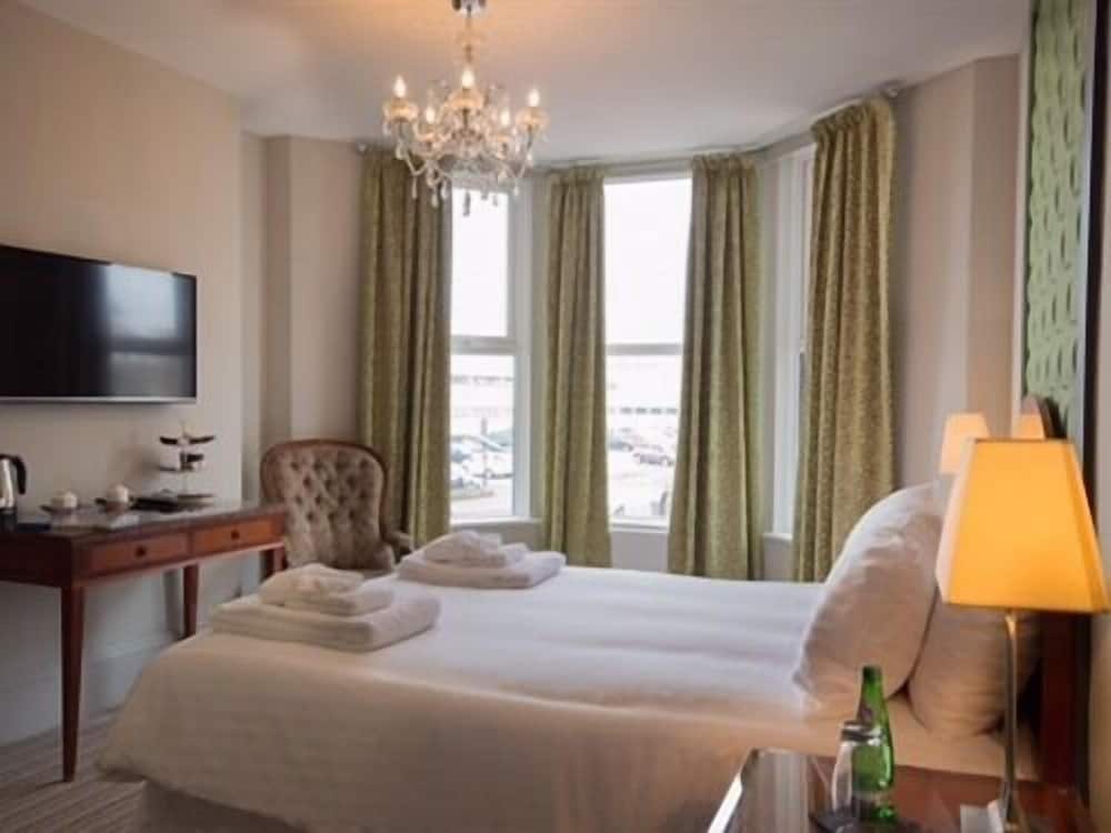 Standard Double Room, Ensuite, Partial Sea View (Room 2) photo 2