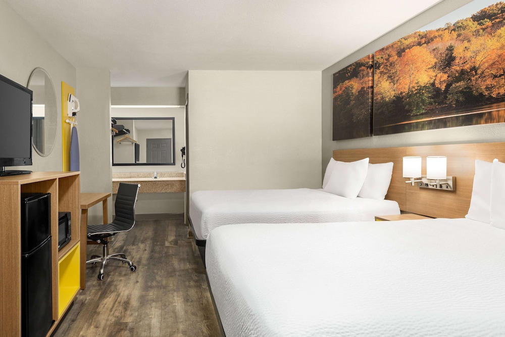 Room, 2 Queen Beds, Non Smoking photo 1