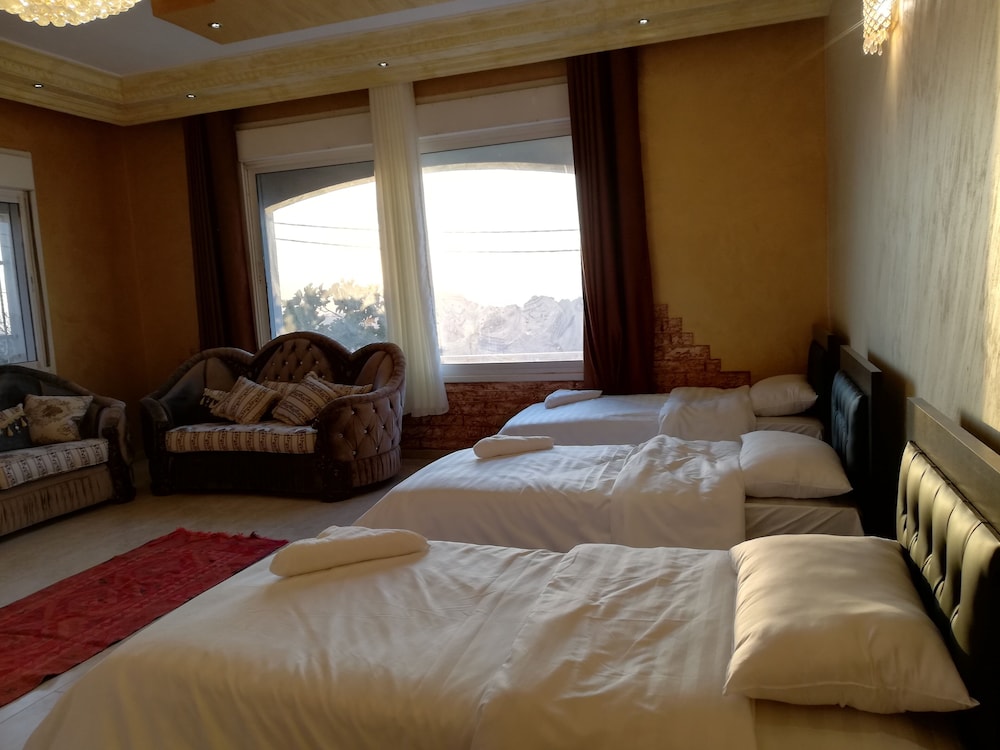 Standard Twin Room photo 2