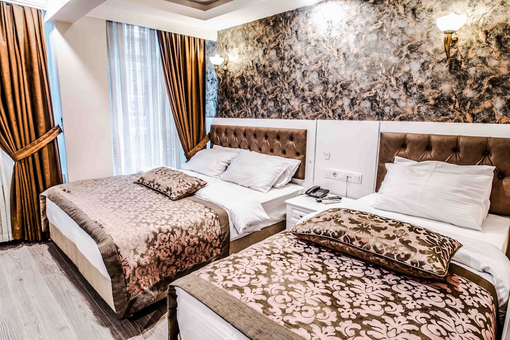Superior Triple Room photo 3