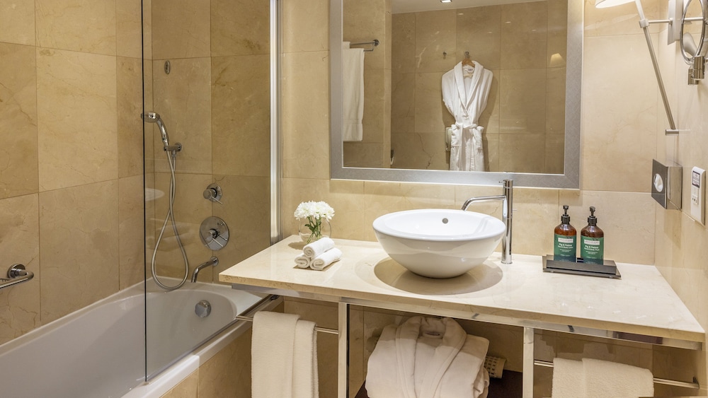 Standard Room, 2 Twin Beds, Accessible - Photo 12