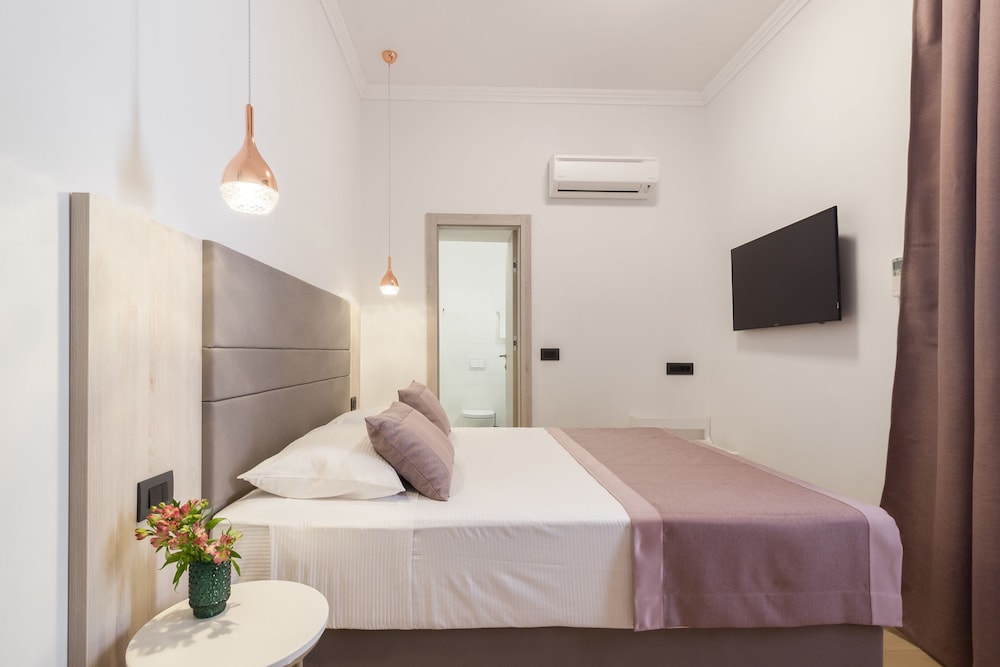 Double Room, 1 Queen Bed, Non Smoking photo 3